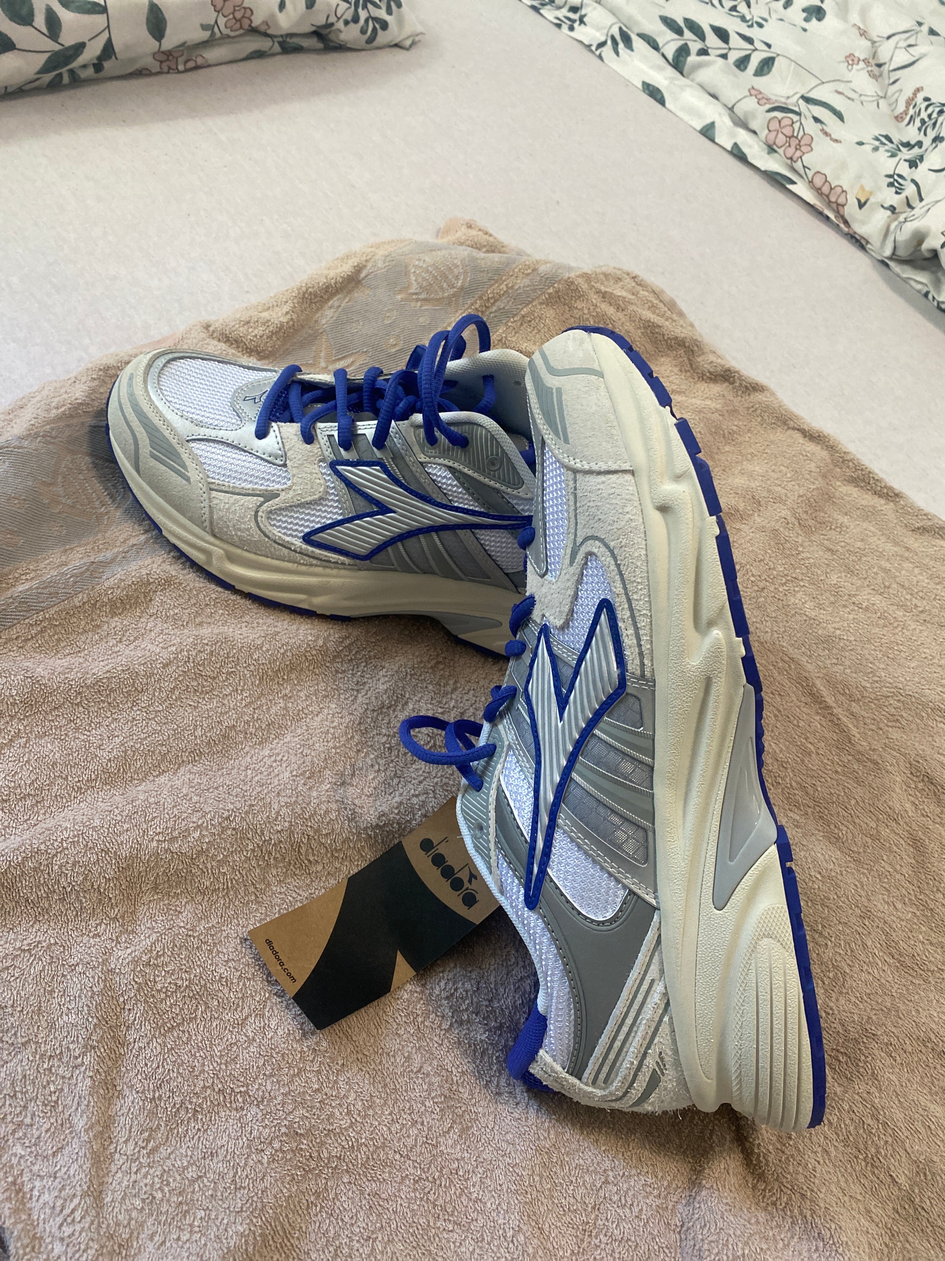 Diadora Retro Runner – Silver &amp; Blue